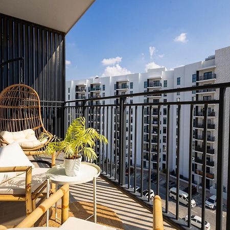 Waters Edge 1Br Retreat By Voyage Apartment อาบูดาบี ภายนอก รูปภาพ